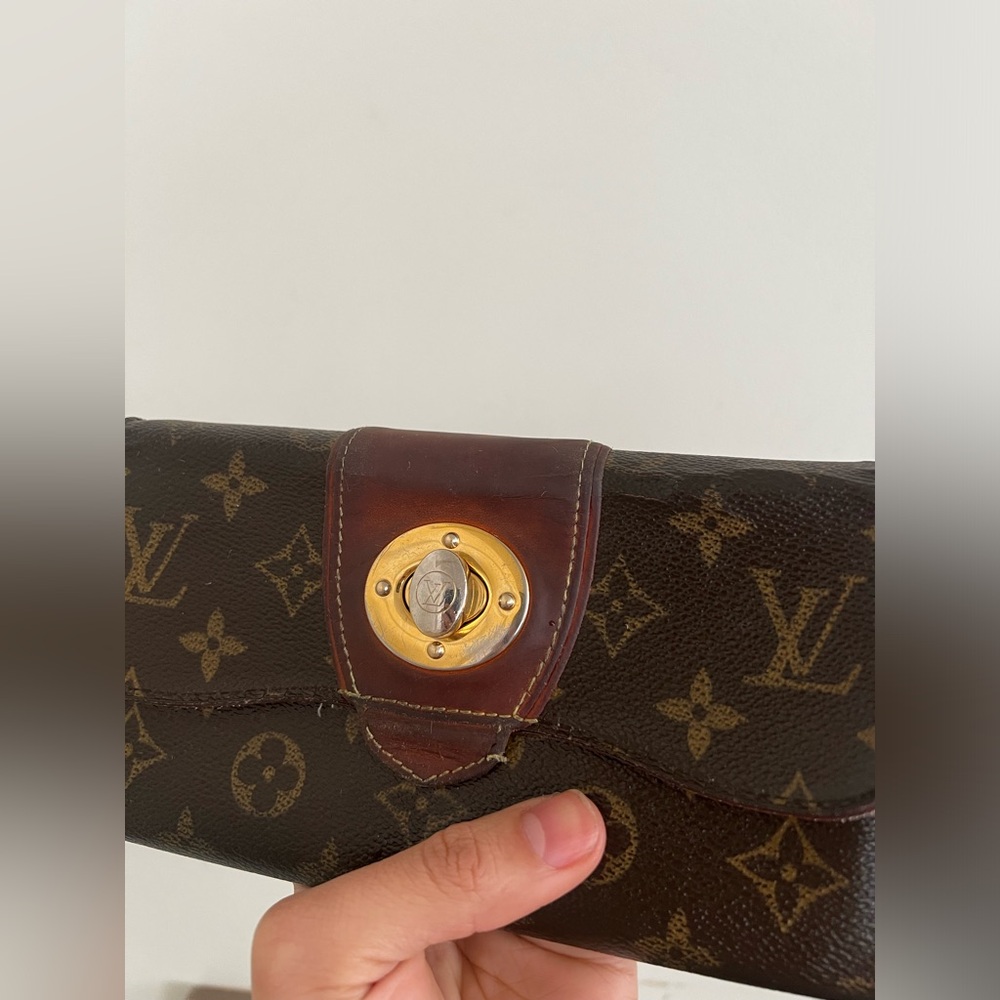 Louis Vuitton - Picture 10 of 14
